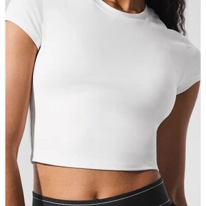 COPY - Alo yoga crop tee
